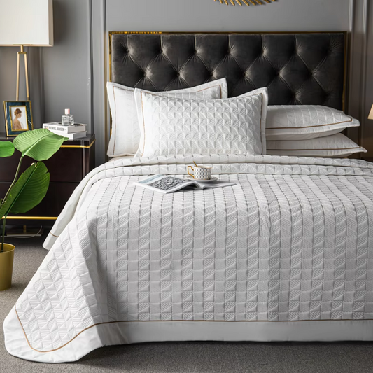 Lightweight Coverlet – Elegant, Breathable & Versatile